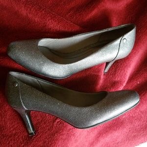 Glittery gray/silver pumps